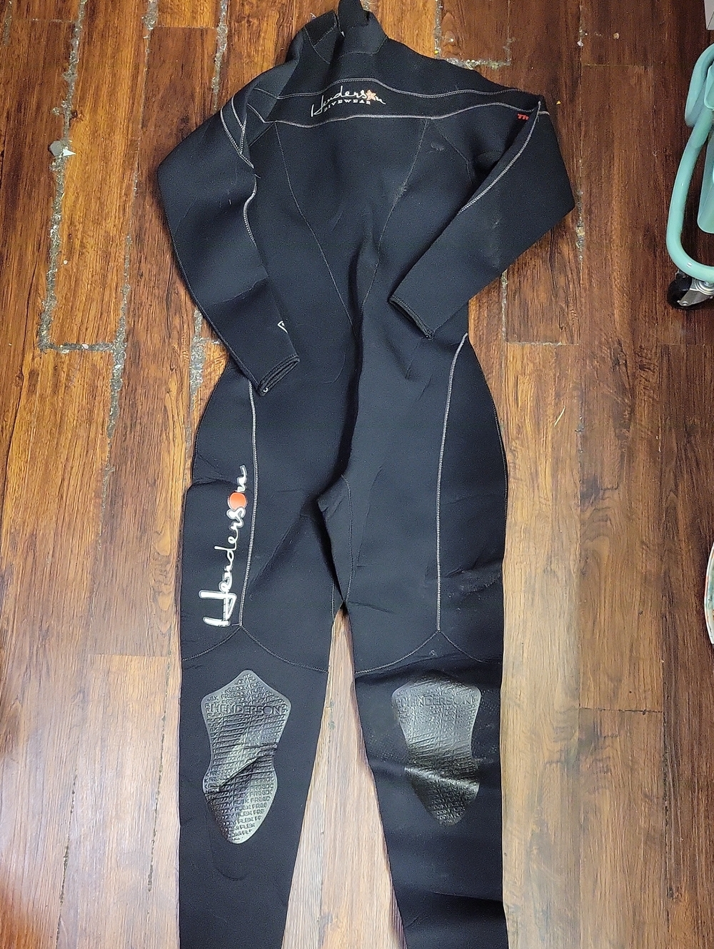 Henders Women's Full Wetsuit - Black Size 8